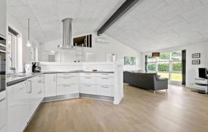 3 Bedroom Beautiful Home In Hovborg