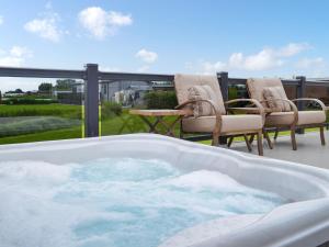 Reel Paradise - Uk37723