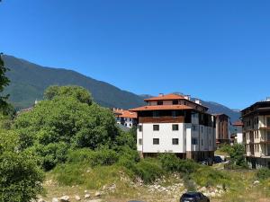 Hill Top Studio Apartments