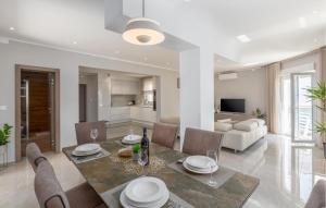 Lovely Home In Barbariga With Wifi 