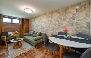 Stunning Home In Vinogradi Ludbreski