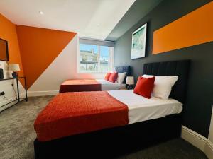 Next To Brighton Beach 3 Bedroom & 2 Bathroom Flat Sleep 12 Guests