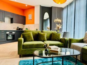 Next To Brighton Beach 3 Bedroom & 2 Bathroom Flat Sleep 12 Guests