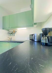 Rooftop Apartment for 6, Air Conditioning, Rooftop Terrace, Metro U3