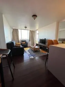 Dpto frente a PUC y a pasos del metro San Joaquín - 皮尔克