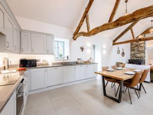 2 Bed in Aberdovey 75026