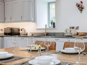 2 Bed in Aberdovey 75026