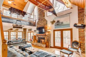 Riverfront Lake Lure Lodge with Deck on 13 Acres