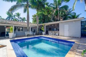 Linda Casa com piscina no Guarujá para 16 pessoas