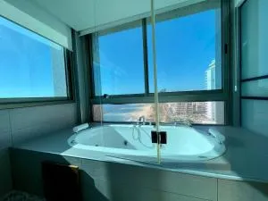 C Tower Premium Apartments, Panoramic Sea View - Ramat Tyomqin