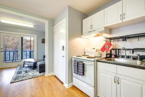 Cozy Water-View Apt in the Heart of Downtown!