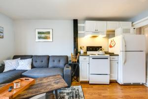 Cozy Water-View Apt in the Heart of Downtown!