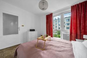 Warsaw Downtown - Balcony, Vistula River Nearby - by Rentujemy