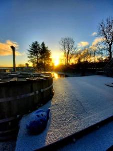 Caitríonas Cottages - Adult Only Pet Friendly - Hot Tub, Sauna, Pool - Sleeps 4