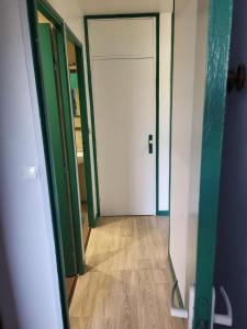 Sejours chez l'habitant Private Room-3 in HANNANA Apartment- 2 min walk To Tram 12 min to Nice train station 15 min to Massena Place : photos des chambres
