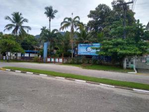 Apartamento em condomínio de frete pra praia