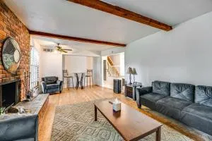 Spacious Southfield Home with Patio and Yard! - 法明顿希尔斯