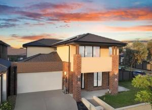 Luxurious 4 Bedroom Home in Prime Location