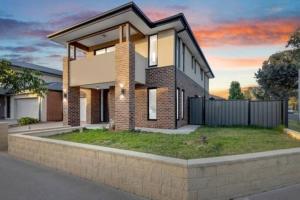 Luxurious 4 Bedroom Home in Prime Location