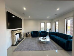 Luxurious 4 Bedroom Home in Prime Location