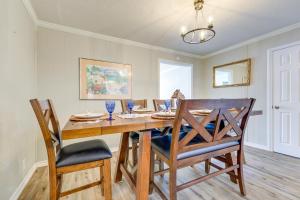 Charming Gulfport Home about 2 Mi to Marina