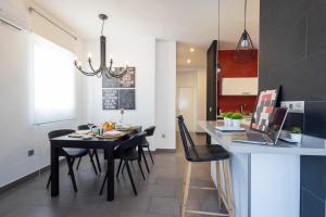 FLORIT FLATS - Stylish 2 Bedroom AC Wifi Terrace Attic in Valencia Center