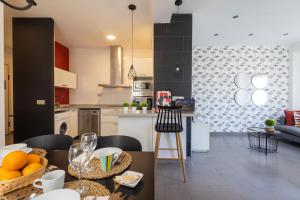 FLORIT FLATS - Stylish 2 Bedroom AC Wifi Terrace Attic in Valencia Center