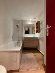 Appartements T2 classe 3 etoiles coeur de village et Piscine ext : photos des chambres