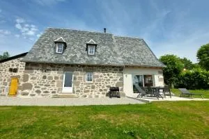 Gite pour 6 personnes à 15 min dAurillac Cantal - 韦扎克
