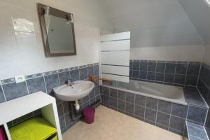 Maisons de vacances Gite 4 personnes dans le Cantal Animaux bienvenus : photos des chambres