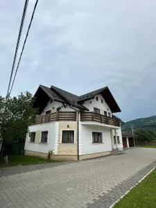 Casa Dacului - 拉希夫