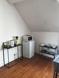 Appartements La maison de Mathilde : Chambre Familiale avec Salle de Bains Privative