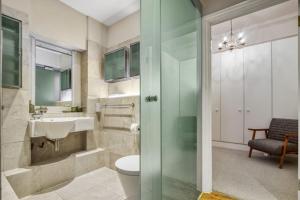 A Luxurious 4 Bed Retreat in Kensington ZONE 1