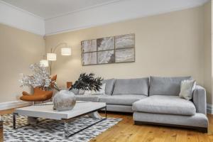 A Luxurious 4 Bed Retreat in Kensington ZONE 1