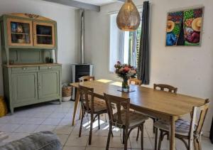 Maisons de vacances Jolie maison avec Jacuzzi : photos des chambres