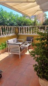 Adosadocasa con terraza y buhardilla. Playa El Perelló