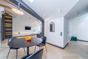 Serenade Old Town apartment with AC