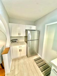 Las Olas 1BR Pool Free Parking Walk to Beach & Restaurants
