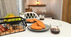 Petite Studios Batsi