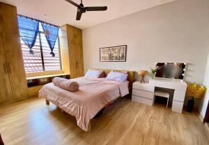 Modern 2-bedroom townhouse with rooftop terrace