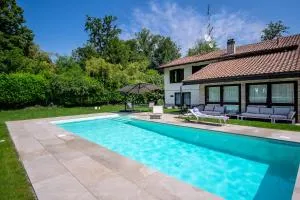 VILLA NOVELLI con Piscina e ampio Giardino - Vergiate