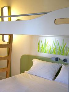 Hotels Ibis Budget Toulon Centre : Chambre Familiale avec 1 Lit Double et 2 Lits Simples