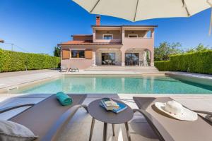 Villa Anastasia by Villsy - with private pool, foosball and pikado