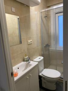 piso estacion de tren -bus soleado