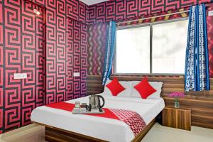 SPOT ON Swarg Executive Paradise Near Fun Time Multiplex