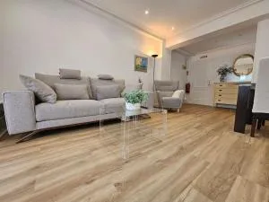 25A05 Apto moderno y céntrico - Луанко