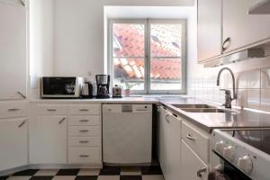 Spacious and central 4BDR apartment