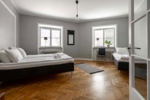 Spacious and central 4BDR apartment