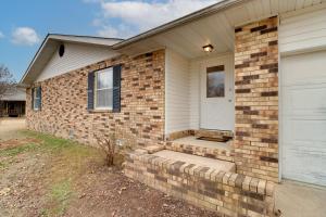 Henderson Home with Patio 1 Mi to Norfork Lake