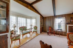 Historic Alexandria Home with Private Yard!